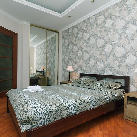 Two Bedroom Apartment On Kreschatik, Kyiv Center With Great View מראה חיצוני תמונה