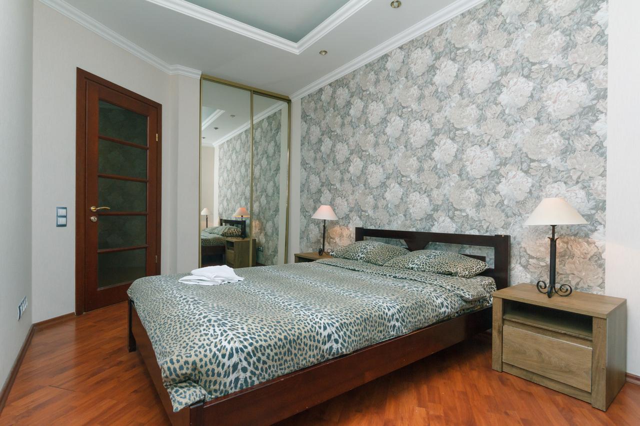 Two Bedroom Apartment On Kreschatik, Kyiv Center With Great View מראה חיצוני תמונה